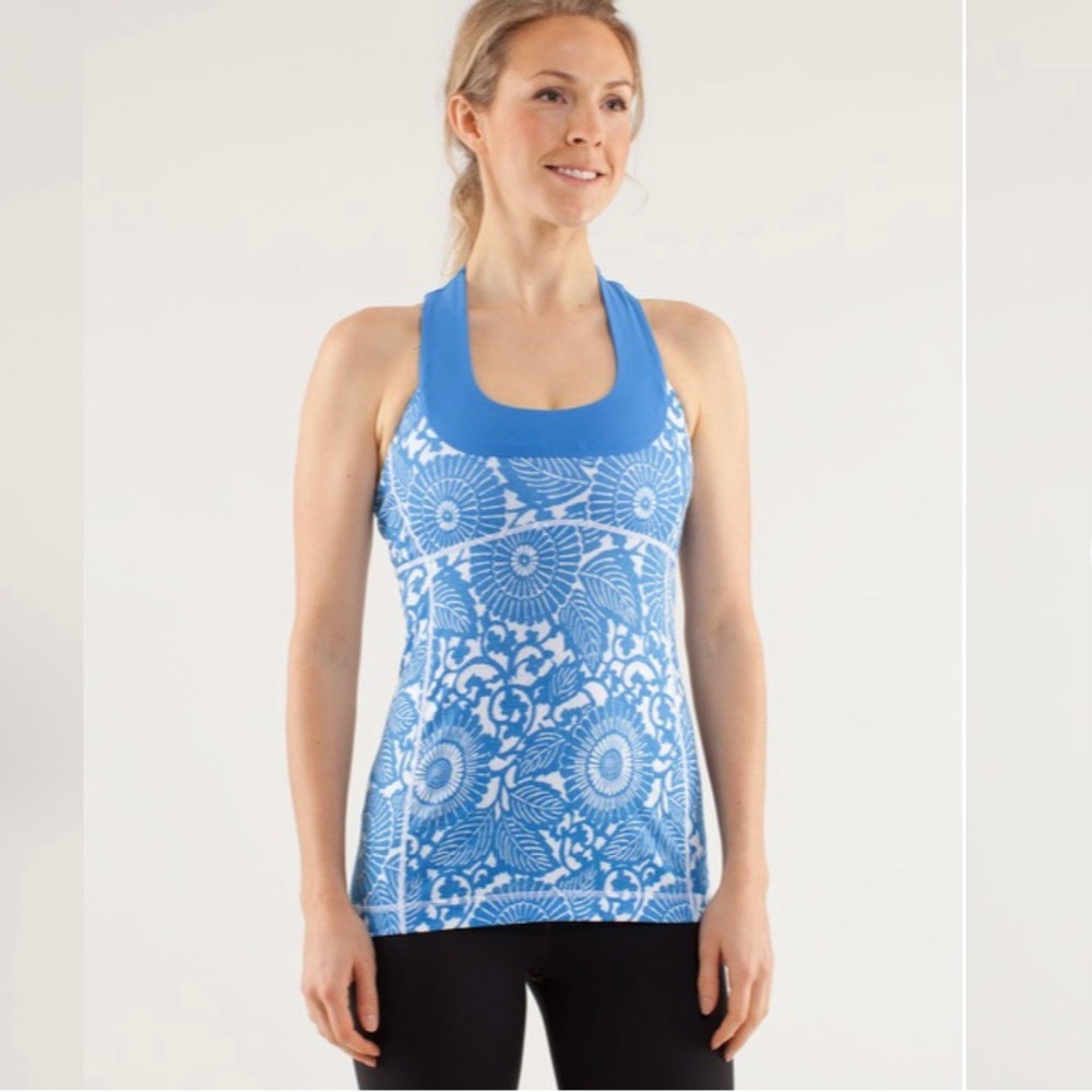 Blue & White Pattern Lululemon Scoop Neck Tank, 10